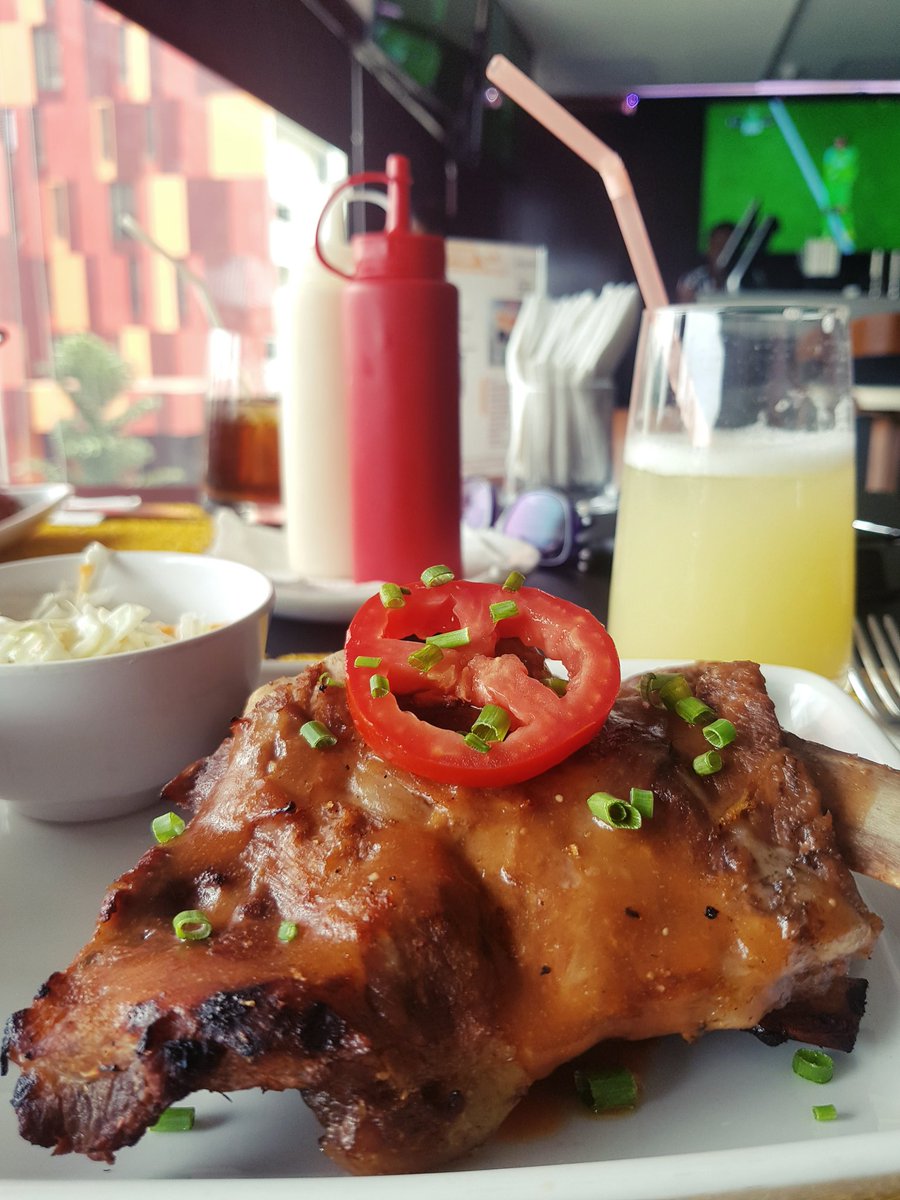 miz_akwele's tweet photo. AM&amp;PM 
First time I had these ribs, I fell in love with it. Second time, I decided not to step foot in there again cos I got 95% bones

@winnie_sofeeah doesn't this look fleshy and juicier than the one we had.
@Maame_Pokua it's good you couldn't make it

#vanitytuesday https://t.co/mcMBOwsOuV