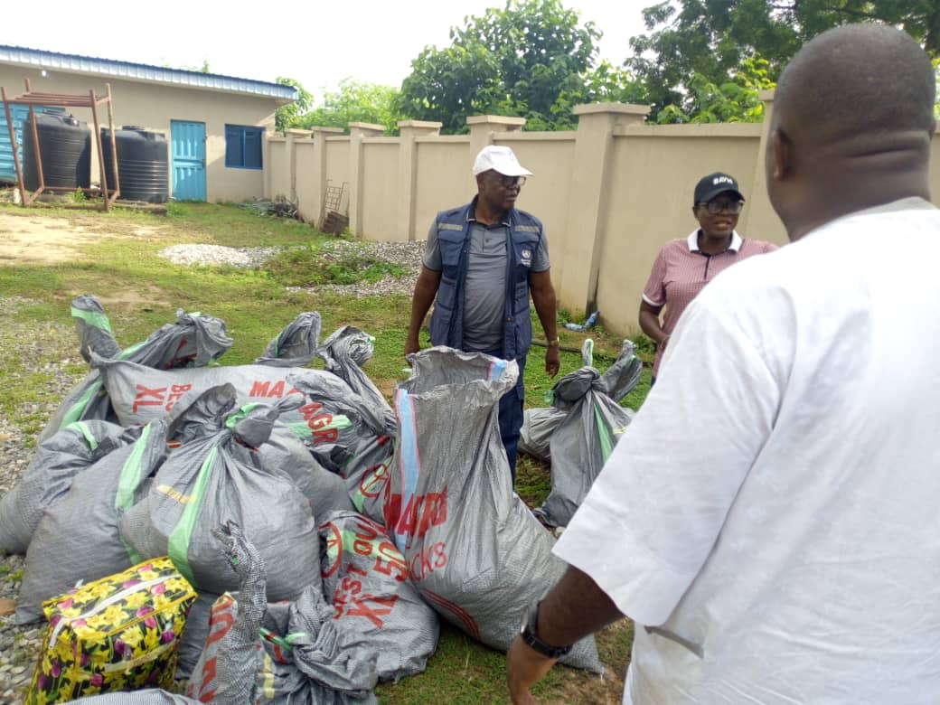 ogun_thegateway's tweet photo. Destruction of mOPV2 used bottles during OBR1 and OBR0 exercises in progress at the #Ogun State Cold Store. #WHO #State teams and other partners in attendance. #mopv #cVDPV ##WHO #EndPolio #vaccineswork #Ogun #Nigeria https://t.co/YIQ8v1kTjy