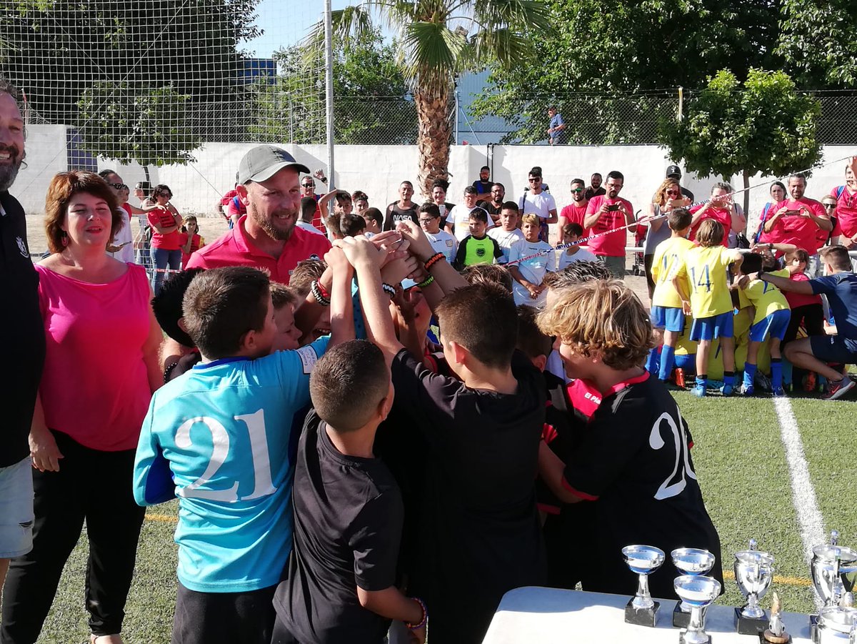 CDElPlanter's tweet photo. 🏆 ESCUELA | El #Prebenjamín participó en el torneo Virgen del Carmen y consiguió quedar SUBCAMPEÓN 🙌

⚽🏃‍♂️ Iker de las Heras y Juanma Civera, elegidos en el 'ocho ideal'. Además, este último fue nombrado mejor portero de la competición. ¡Enhorabuena! 💪

#ElPlanterVCF https://t.co/zwdeSTYsS2