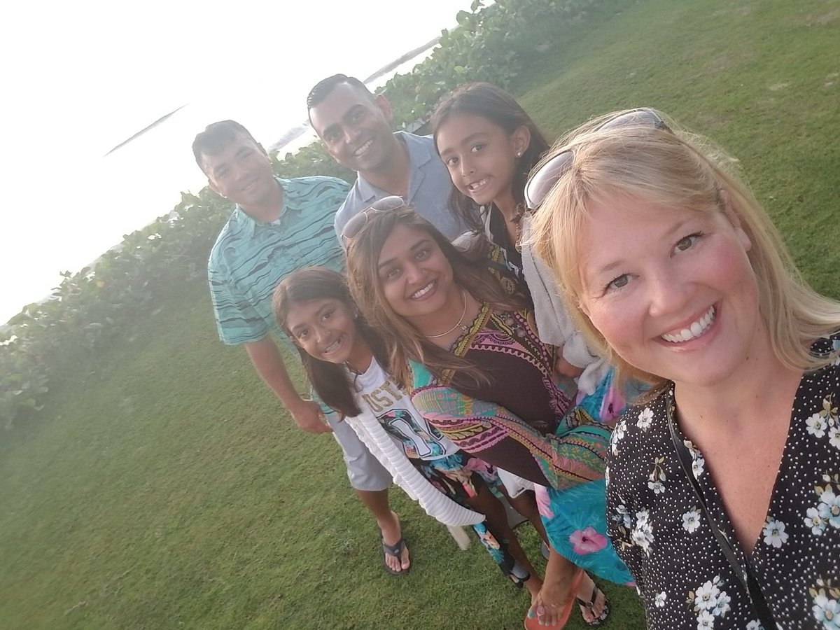 MhoangCVS's tweet photo. Our Fiji adventure continues... #Besties #Sunshine #NoLaptops #FijiisAmazing https://t.co/MEHyxw1aeq