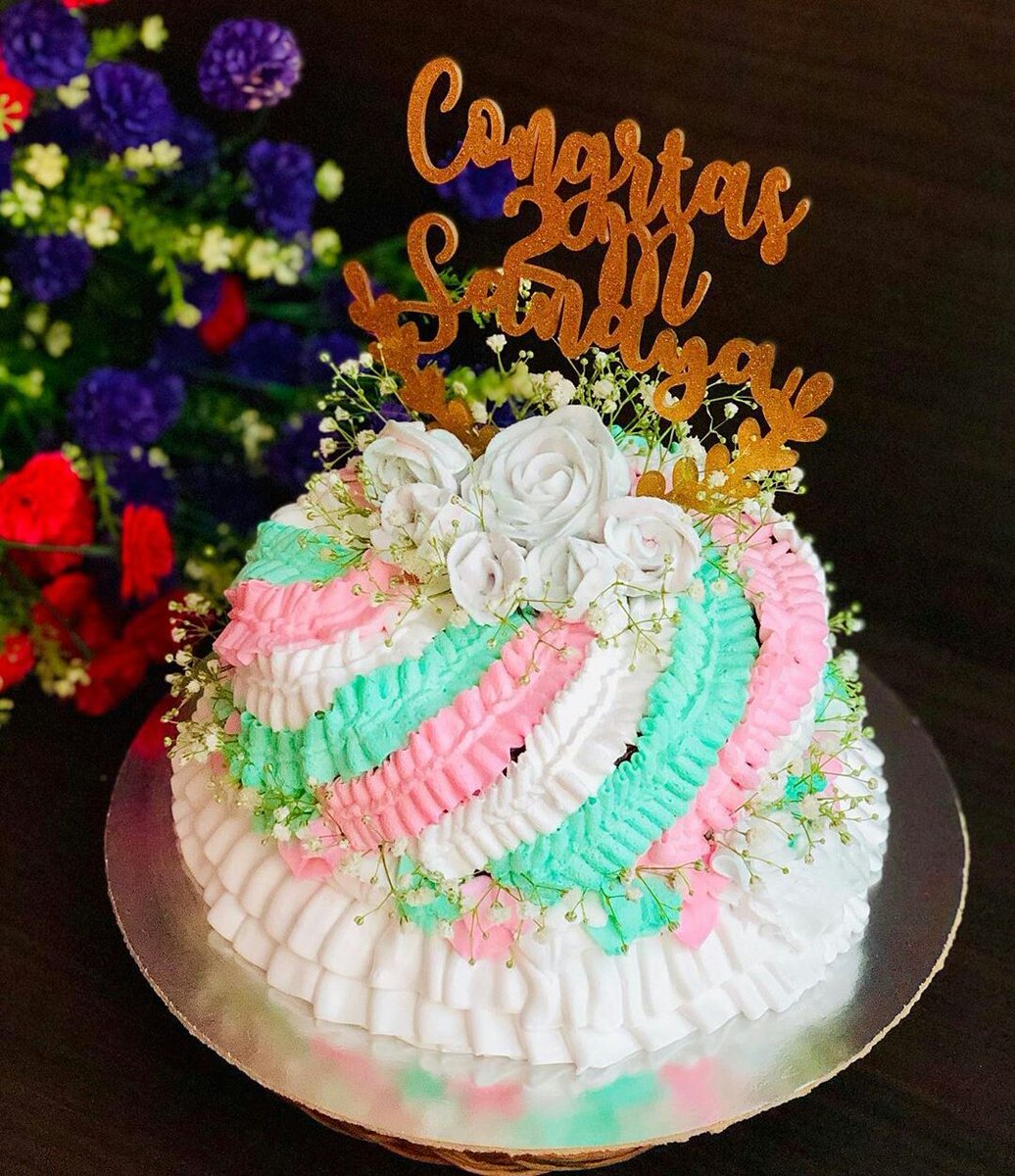 HayaAnsari12's tweet image. #bakingBlunders NewInstaPost 
 Congratulations #SanayaIrani 
For #2MillionInstaFamily From 
    #SanayaDrashtiSoulSisters 
  Wowww So Beautiful Cake 🎂