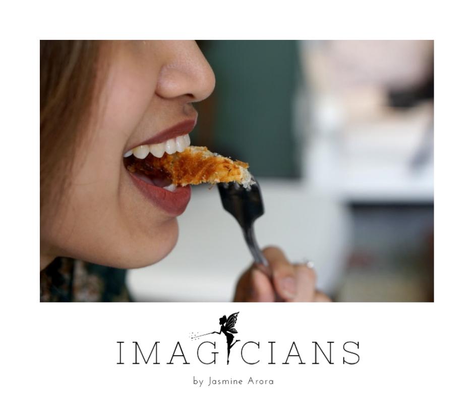 Imagicians_JA's tweet photo. Don't take half a bite!

Do not eat half of what you have placed on your fork or spoon. Eat every bite completely. When in doubt, just take smaller bites.

#dining #etiquette #eating #imagicians #imageconsultant #groomingexpert #imageconsultantinmumbai #icbi https://t.co/ku3JkvtNgD