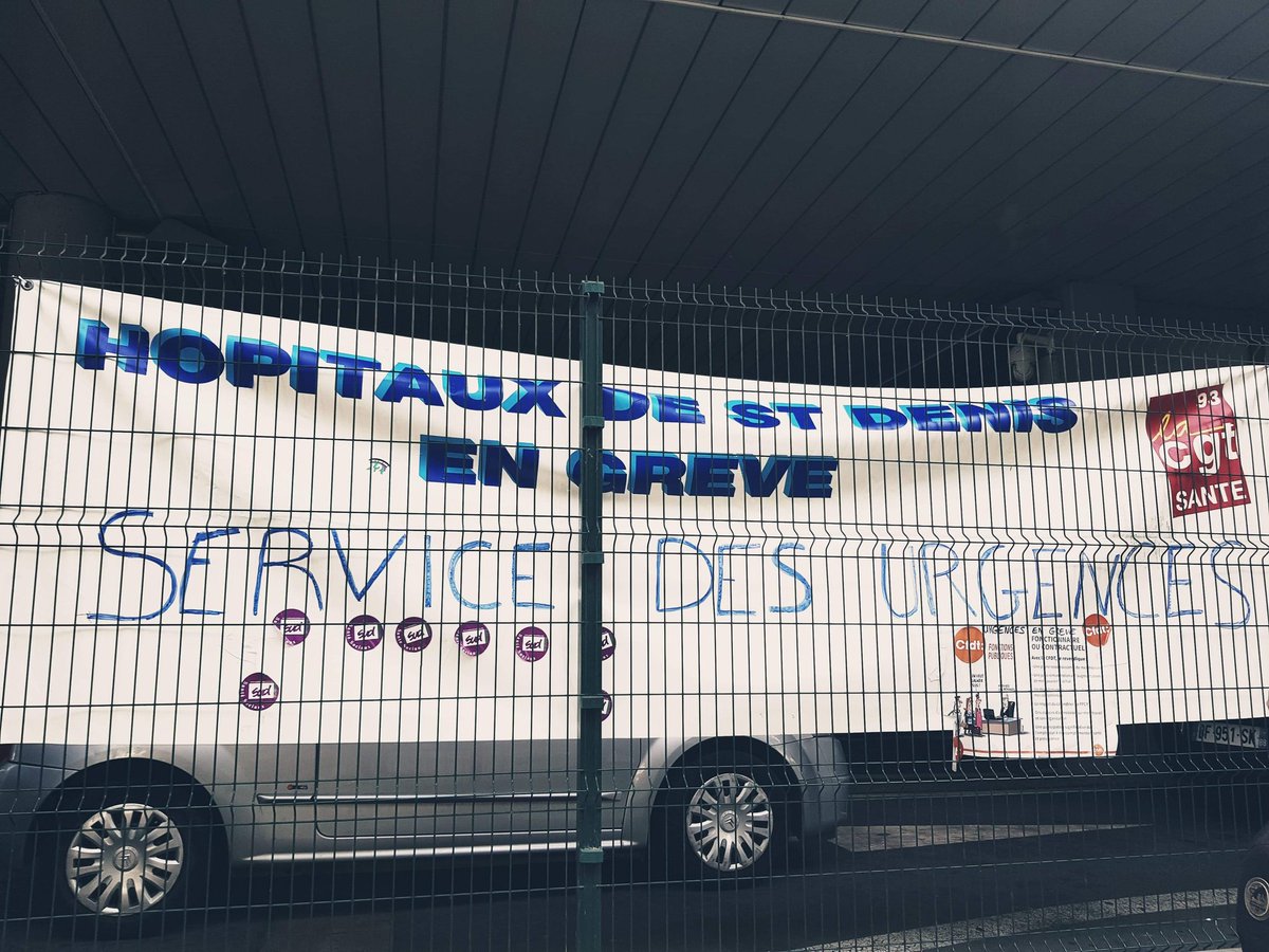 Ce matin, les enseignants mobilisés de Stains, Saint-Denis et Pantin se sont réunis en AG, ils étaient plus de 100. Puis ils ont rejoint les urgentistes en grève de l'hôpital de la Fontaine de Saint-Denis.
#StylosRouges #BAC2019 #BacBlock #GreveExamens2019 #baccalaureat2019