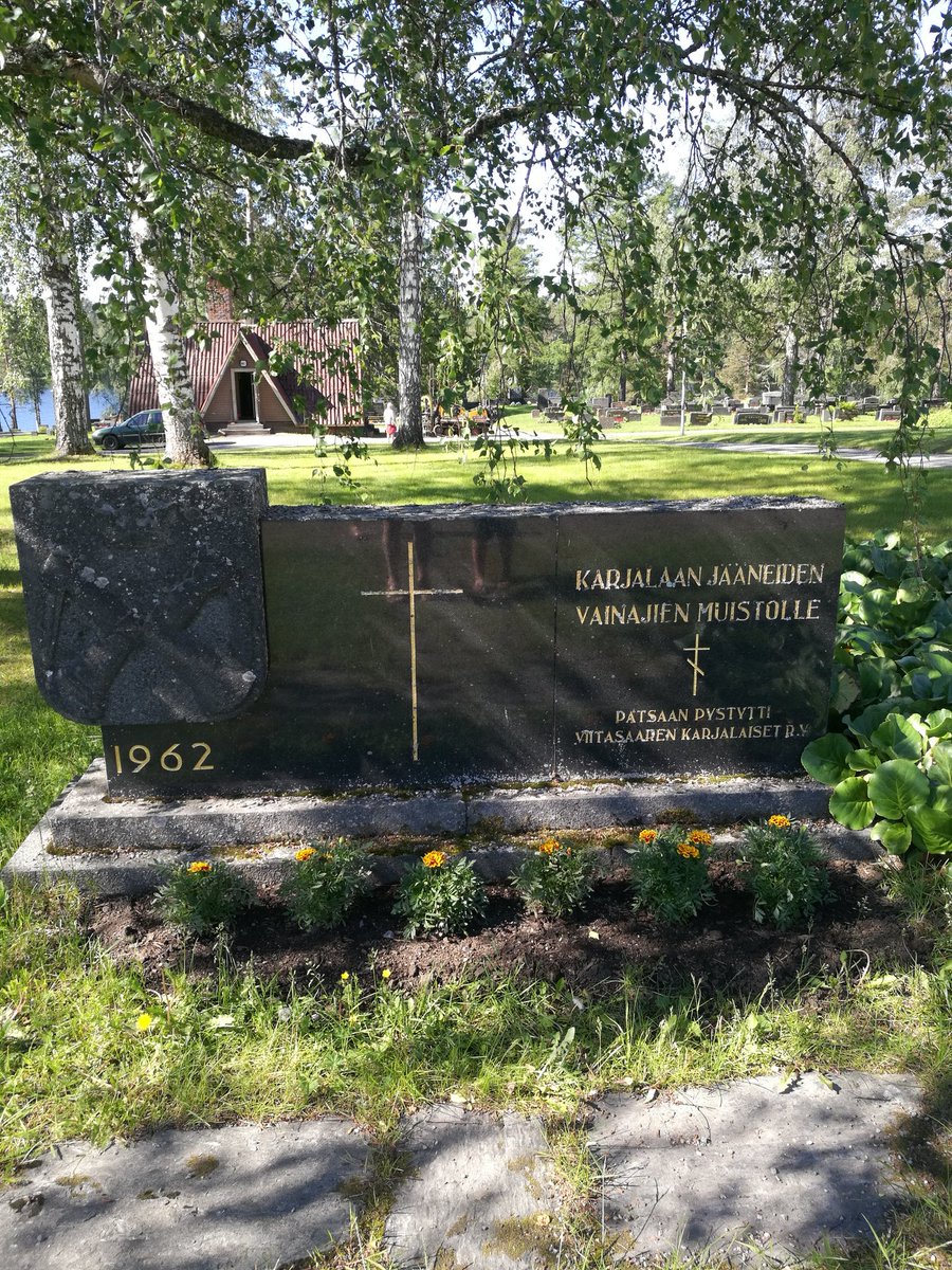 Viitasaaren @ViitasaariFi kirkon mäeltä löytyy Karjalaan jääneiden muistomerkki v.-62. Paikallisen Karjalaseuran kustantamana. @KarjalanLiitto #siirtokarjalaiset #rakkaatmuistot #syntymäpaikka