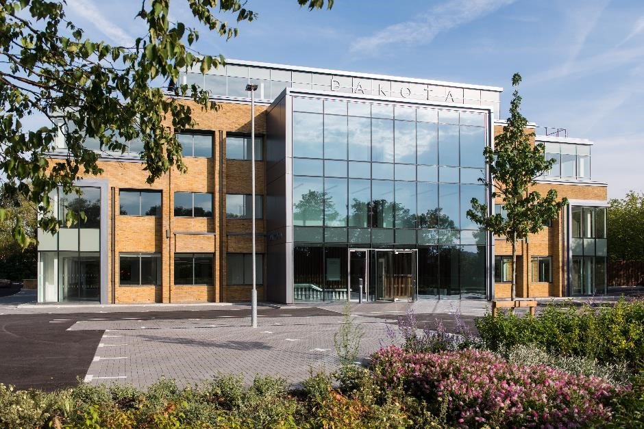 NickMoore_1's tweet photo. .@DakotaWeybridge, which comprises around 39,461 sq. ft. of office space across 4 floors, is a Grade A multi-let #workplace prominently positioned at the entrance to the internationally renowned Brooklands.

See more about the Dakota building < https://t.co/OU3cd5Yjko https://t.co/SclIG4k8Vg