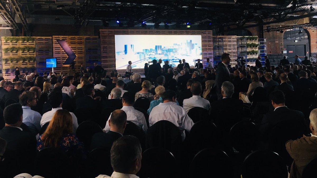 straube_ronny's tweet photo. Tolle Location beim heutigen Tag der #Bauindustrie in Berlin. #digitalambau steht im Mittelpunkt des Tages: https://t.co/yNsB6lTYXP https://t.co/KcMSBXWiCY