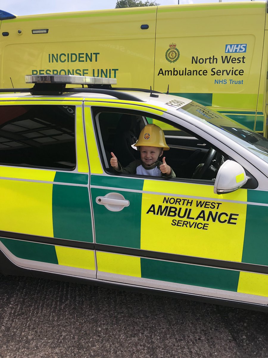 KatHodson19's tweet photo. Huge thank you to Steve and his colleagues for making Alex’s day! @NWAmbulance https://t.co/T7EGdZW5co