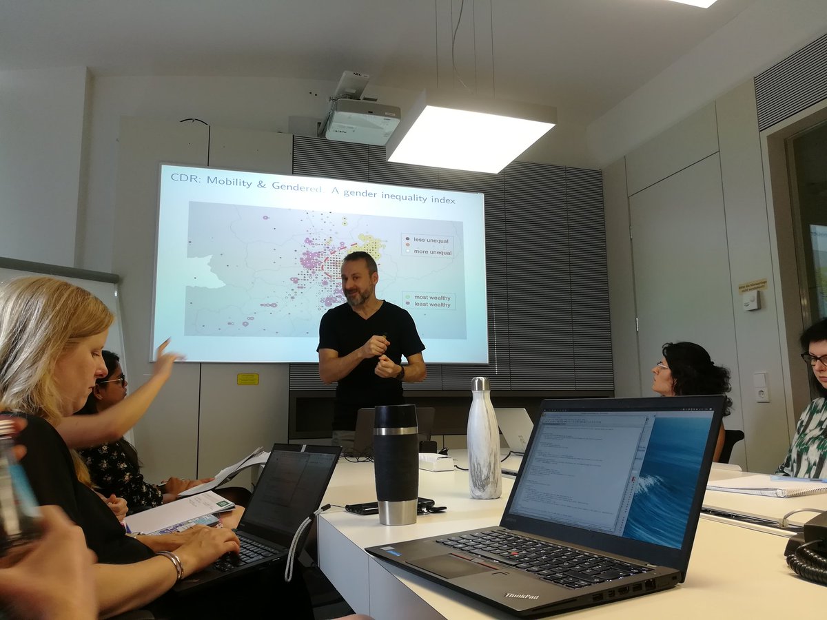 arcos_oliveira's tweet photo. Mobility and gender inequality. Nice talk from @leoferres at @gesis_org. https://t.co/c4USj1MIlf