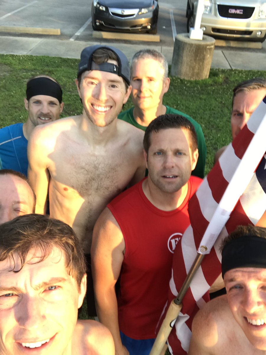 F3Novocaine's tweet photo. 9 PAX explored Winterville and almost became dog food this morning at #TheSandlot #WintervilleRunClub https://t.co/3LzWLWUF9r
