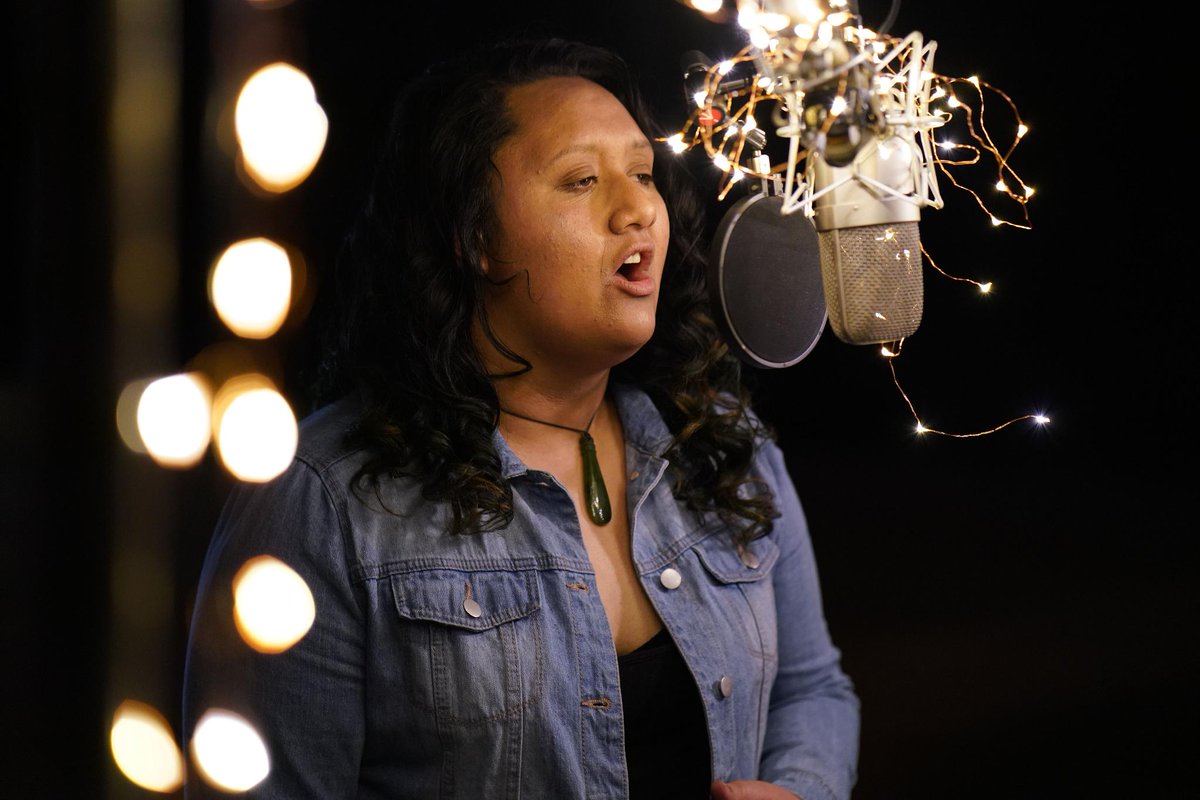 She s recording. Джей барушель и элис ив. She s recording. She s recording. Элис ив слишком крута для тебя.