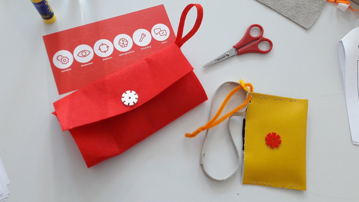 katrinalbaum's tweet photo. Die perfekte Geldbörse 👛: Die Prototypen von @heike_joel und mir aus dem #DesignThinking Workshop mit @GravityAndStorm beim #wimacamp 2019. Mit Fingerabdrucksensor und sonstigen (gedachten) Spielereien &amp; Details 😀 https://t.co/cJ0p7z59VN