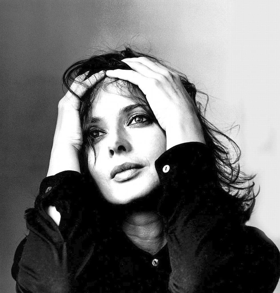 Happy Birthday to Isabella Rossellini who turns 67 today! Photograph by Irving Penn. 