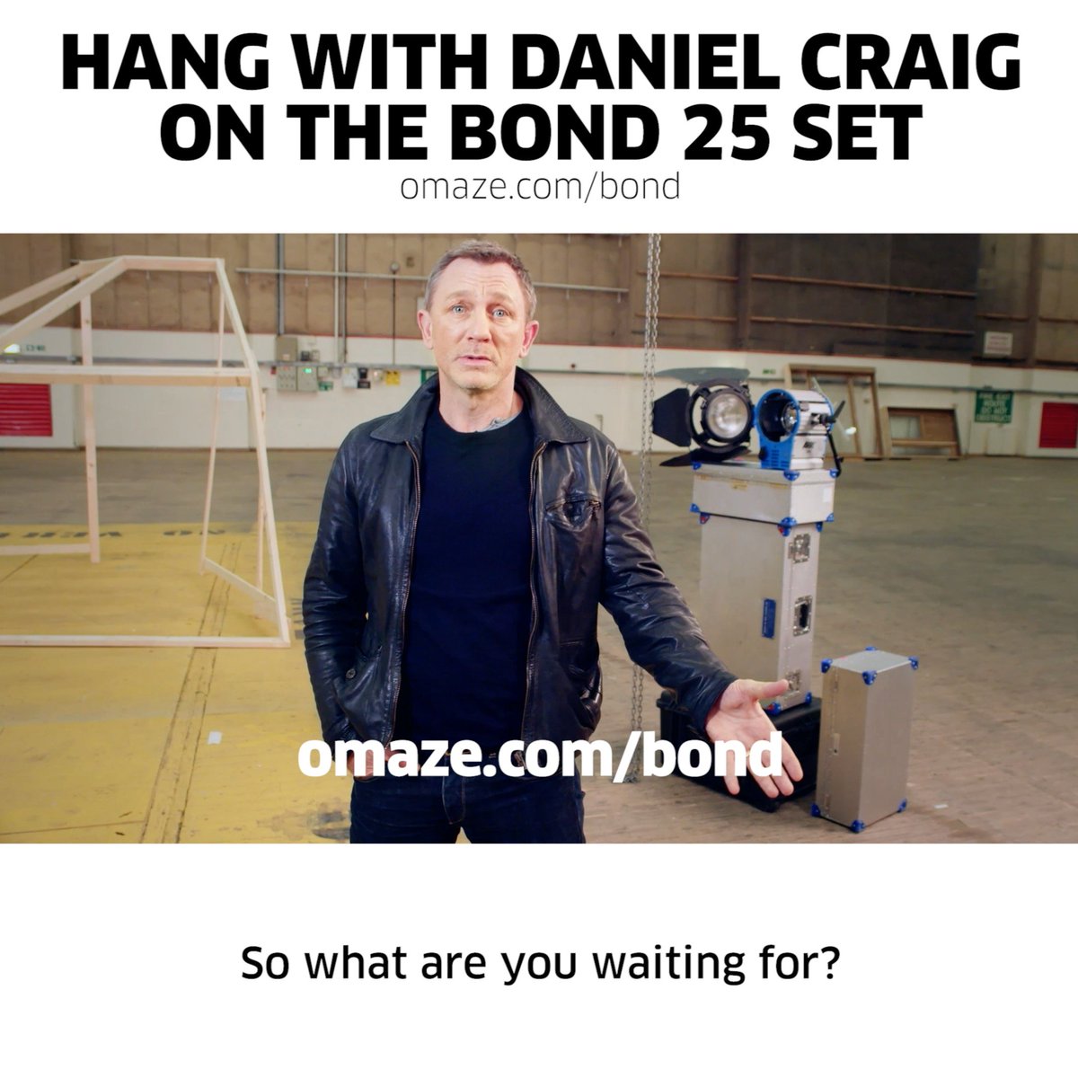 ロンドンのダニエル・クレイグ扮するボンドに面会し、超極秘のBOND 25