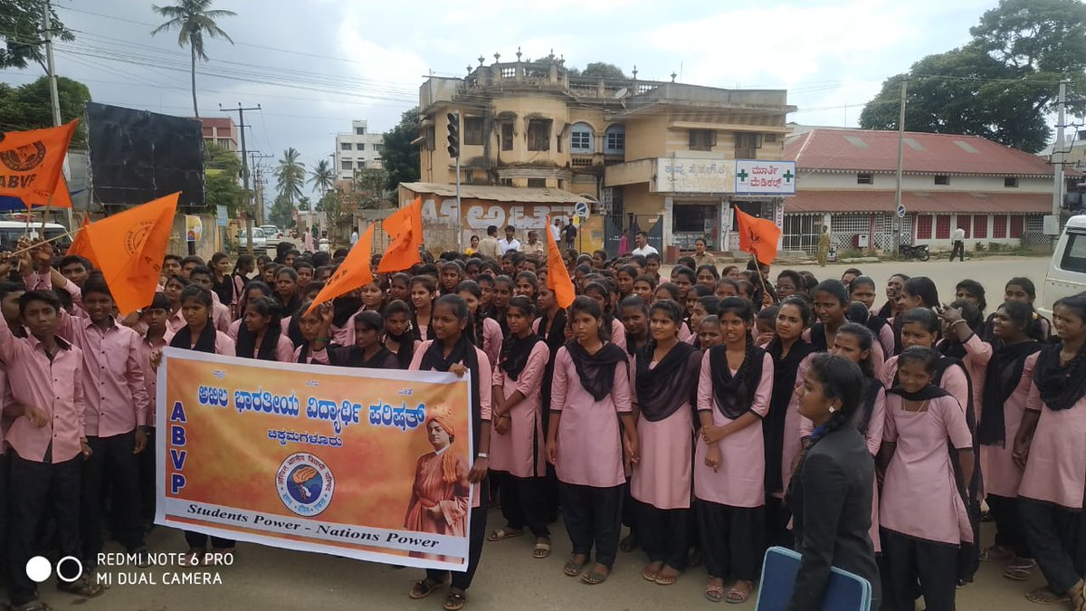 shashialdur's tweet photo. *ಅಖಿಲ ಭಾರತೀಯ ವಿದ್ಯಾರ್ಥಿ ಪರಿಷತ್, ಚಿಕ್ಕಮಗಳೂರು*
ಉಚಿತವಾಗಿ ಬಸ್ ಪಾಸ್ ನೀಡಬೇಕೆಂದು ರಾಜ್ಯಾದ್ಯಂತ ಪ್ರತಿಭಟನೆಗೆ ಕರೆ ನೀಡಿದ ಹಿನ್ನೆಲೆ.
ಇಂದು ಚಿಕ್ಕಮಗಳೂರು ನಗರದ ಆಜಾದ್ ಪಾರ್ಕ್ ನಲ್ಲಿ ನೂರಾರು ವಿದ್ಯಾರ್ಥಿಗಳು ಪ್ರತಿಭಟನೆ ಮಾಡಲಾಯಿತು..
#ABVPckm
#Busspass #ABVPKarnataka #protest https://t.co/I06IsjsRfN