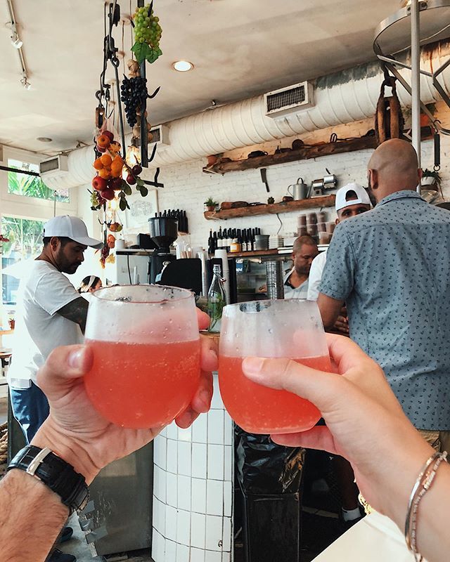 I ain't here for a long time
I'm here for a good time
So bring on some sunshine, to hell with the red wine
Pour me some moonshine
•
🍹 = grapefruit mimosas •
🍹The Butcher’s Daughter @thebutchersdaughter_official 📍19 Kenmare St. #NewYork —
#Trooper… bit.ly/2IOFLBT