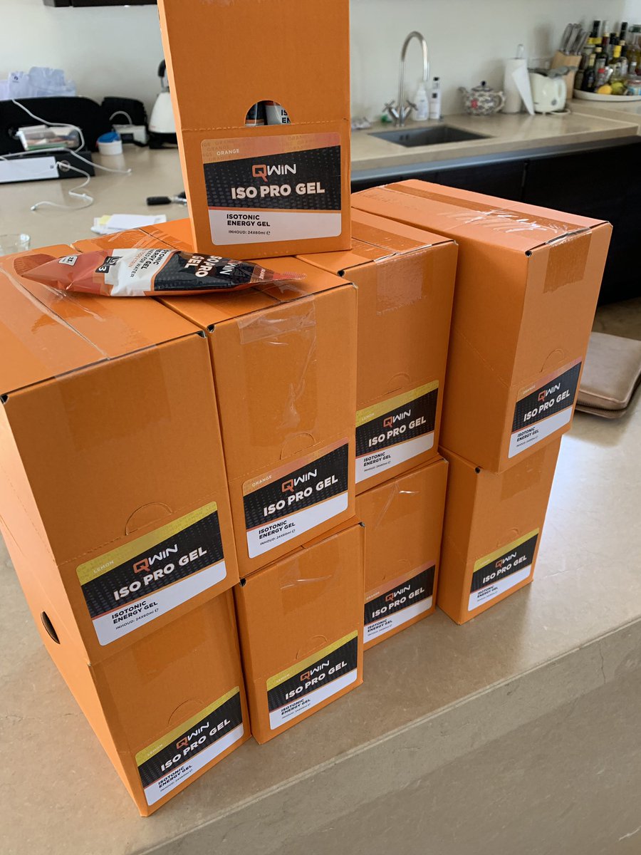 Laatste noodzakelijke dingen komen binnen voor de #11stedenzwemtocht; 13 kilo koolhydratengel 🤭