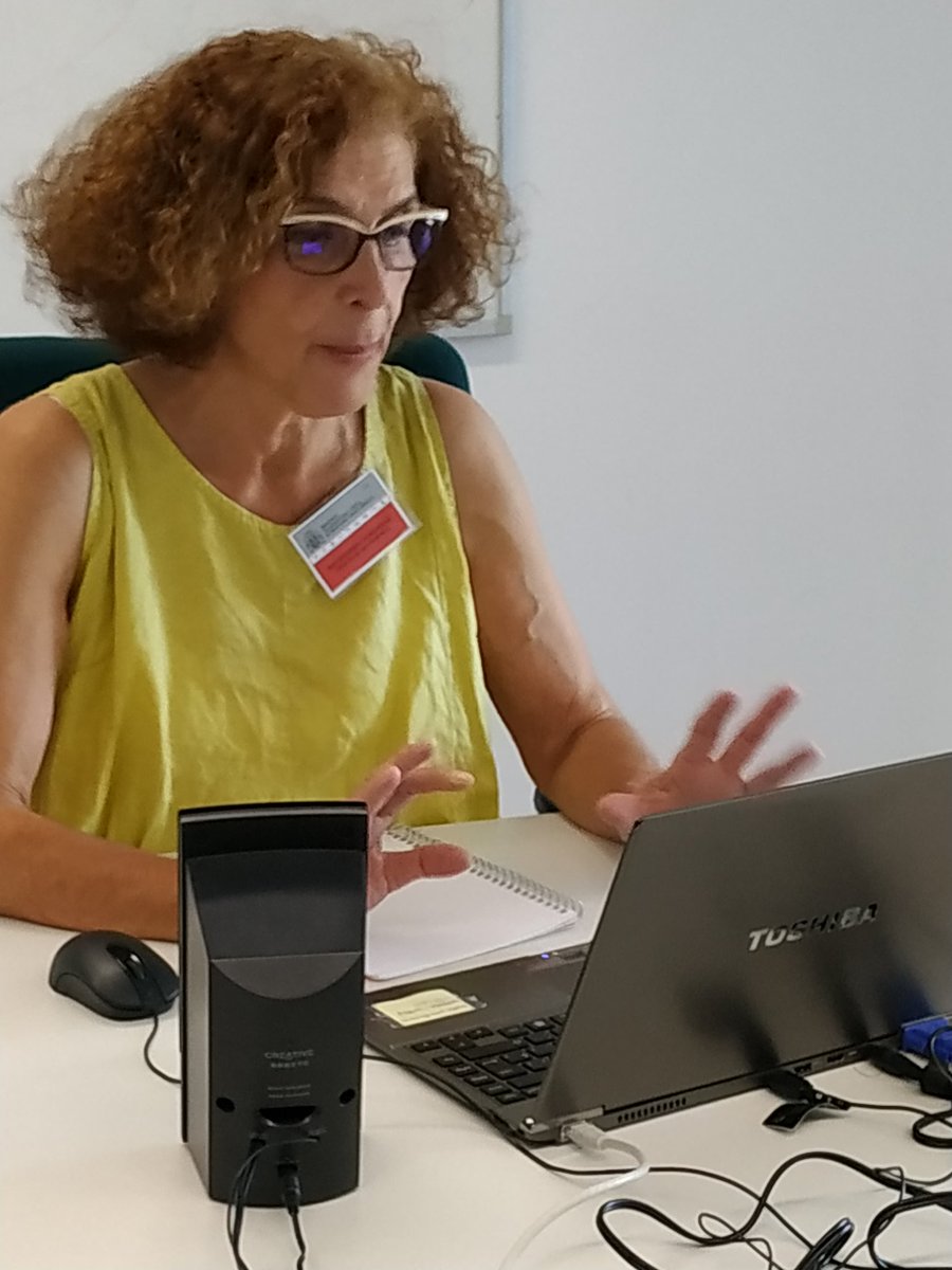 RosaPradasRegel's tweet photo. Las #redessociales son un elemento de comunicación que nos sirve para llegar a una parte importante de nuestros destinatarios. La periodista @maribelaguti está contando el método para hacerlo en curso #ComunicaRural @redrunacional @redespanola @PeriodistaRural @JavierRicoNi https://t.co/Jp2j01PNS0