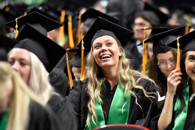 PDXCLAS's tweet photo. 📷 Scenes from Commencement 2019 🎓 #2019PDXGrad https://t.co/LZZapgUUud https://t.co/4pc1IFNEps