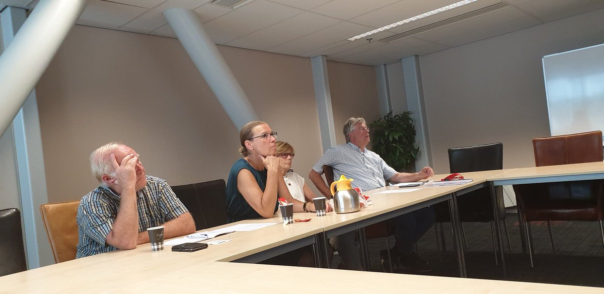VirginieKlunder's tweet photo. Indrukwekkende eindpresentatie door studenten @rocvantwente #CollegeLeerbedrijf met opdracht voor #Hersenletsel.nl. Bezoek aan #Roessingh heeft veel losgemaakt. Dank aan alle #vrijwilligers, die een bijdrage hebben geleverd. https://t.co/nrzRDjBSNu