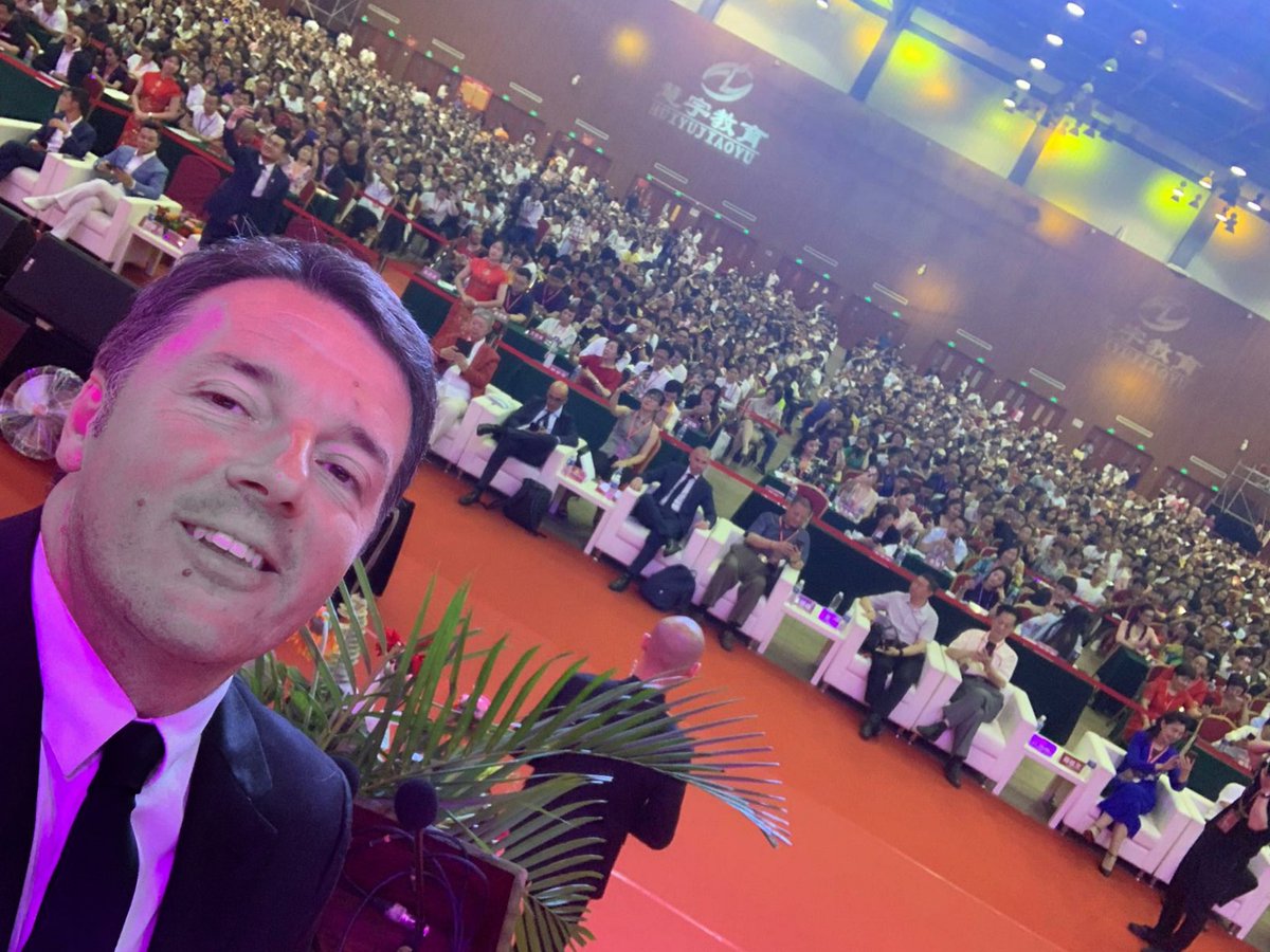 Matteo Renzi tweet media