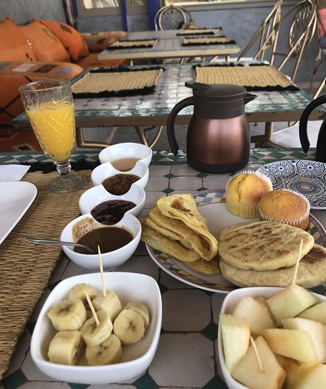 Imagine waking up each morning to these breakfast scenes! We love alfresco dining in Morocco, the best way to refuel after morning yoga ☀️
Check out our upcoming retreats in and around the red city of Marrakech - link in bio 👆🏼
.
.
.
#travel #mindfulness… bit.ly/2XlZYbp