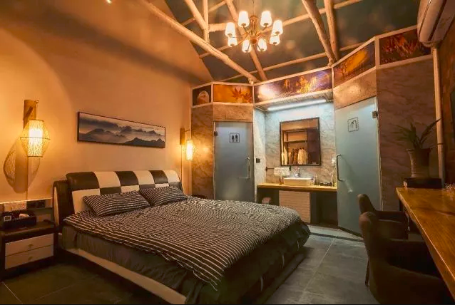 VisitShandong's tweet photo. Which of these homestays do you like better?
#visitshandong #travel #explorechina #discover #realchina #rizhao #bedandbreakfast #camperstyle #housing #hotel #themedstay https://t.co/JkF86ptaxS