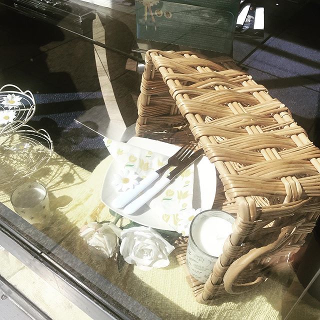 Anyone for a picnic? Let us help you enjoy the sounds of summer! #houseofhearing #soundsofsummer #teafortwo 🌸☀️🍰☕️🍽 bit.ly/2RmJVoc