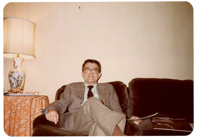 pain_md_la's tweet photo. #JohnSarno in 1983 on a sofa in his living room. This was prior to his writing four best sellers and during the period of mentoring me and my research in his office for #mindbody medicine, #TMS #mindoverbackpain #mindbodyprescription #healingbackpain #dividedmind #oldphotos https://t.co/wTidiZLQlo