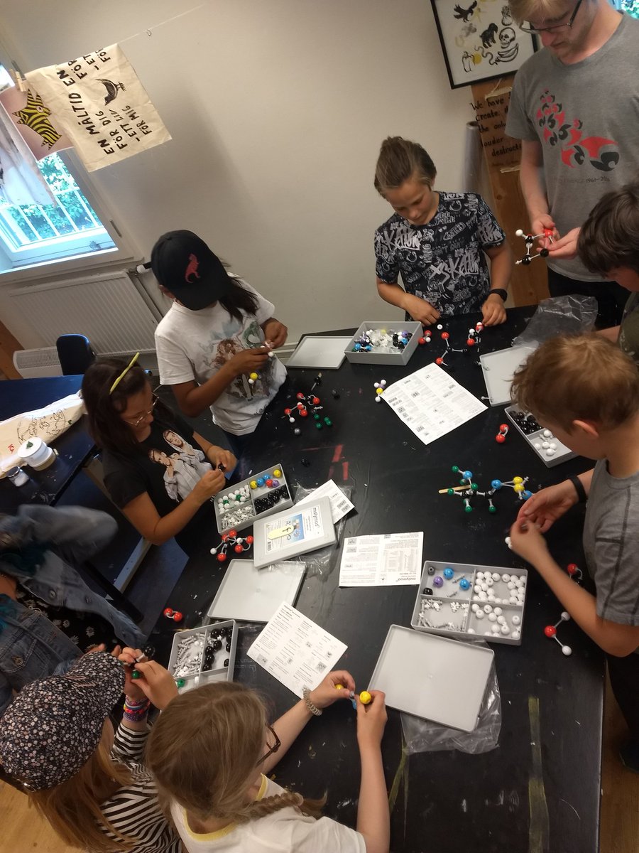 En och en annan #Kemi måste man gå igenom om man ska lära sig en om #fotosyntesen Bästa som finns att bygga molekyler!