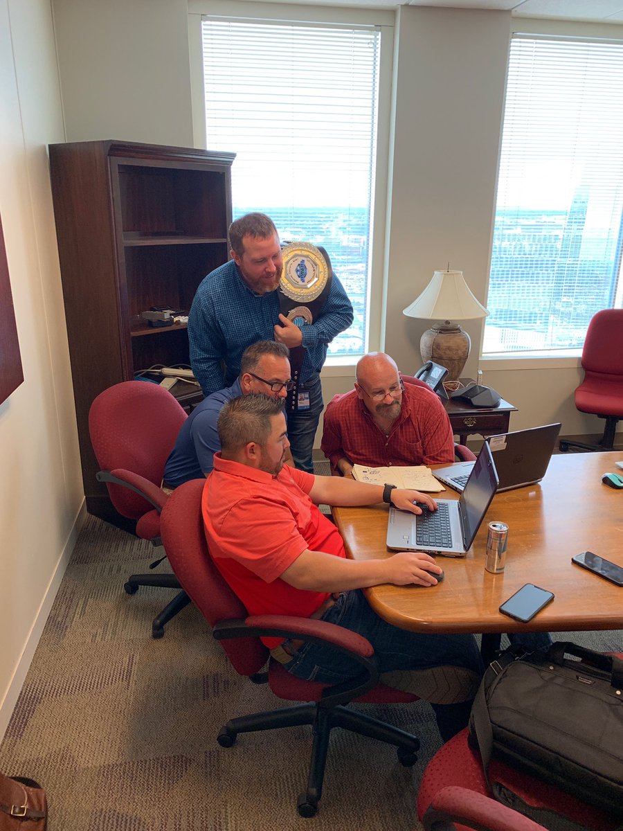 KyleGresham21's tweet photo. The DreamTeam hustling and blitzing today!!! So awesome to be apart of this team!!! #strivefor125 #Heartland #nashville #blitzday #ultimatewarriors #nationalbiznation @Amy__Smith1 @costelloatt @TheAnneChow https://t.co/0WKfXyb6mm