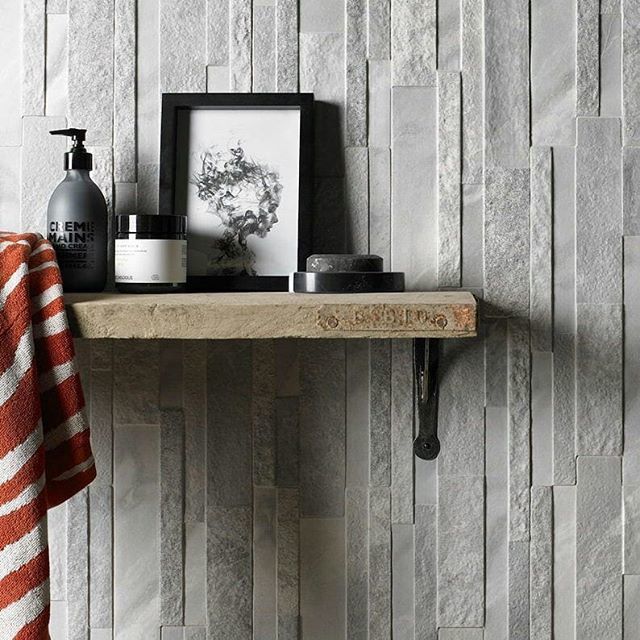 KitchAnn_Style's tweet photo. Horizontal or vertical, there's so much to ❤ about this porcelain tile for #tiletuesday 
#tactile 
#surfacetile
#tilelover
#tileaddict https://t.co/XLNknWXapd https://t.co/MhF5XfNHaY