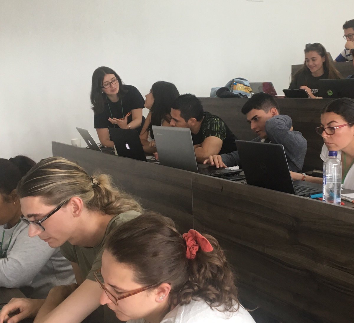 veupathdb's tweet image. Catalina Alvarez @KataAlvarez doing a great job working with students at the #eupathdbworkshop #toxoXV