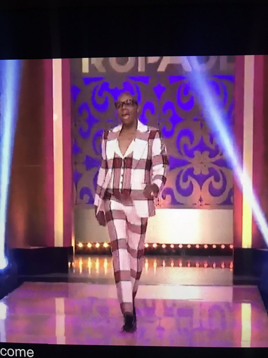 @RuPaulShow making my OCD happy with this suit! #suitperfection #OCD #TuesdayMorning