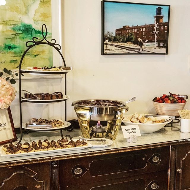 PumpHouseCaters's tweet photo. Pastry, and chocolate, and fruit, oh my! So many displays to make your dessert bar look even fancier! #langcreekpartyrentals #dessertdisplay#tieredpastrytower #foodwarmer #chocolatefondue #dipyourfruitinchocolate https://t.co/ZjyKqIXNjq https://t.co/9RY8QLFGBk