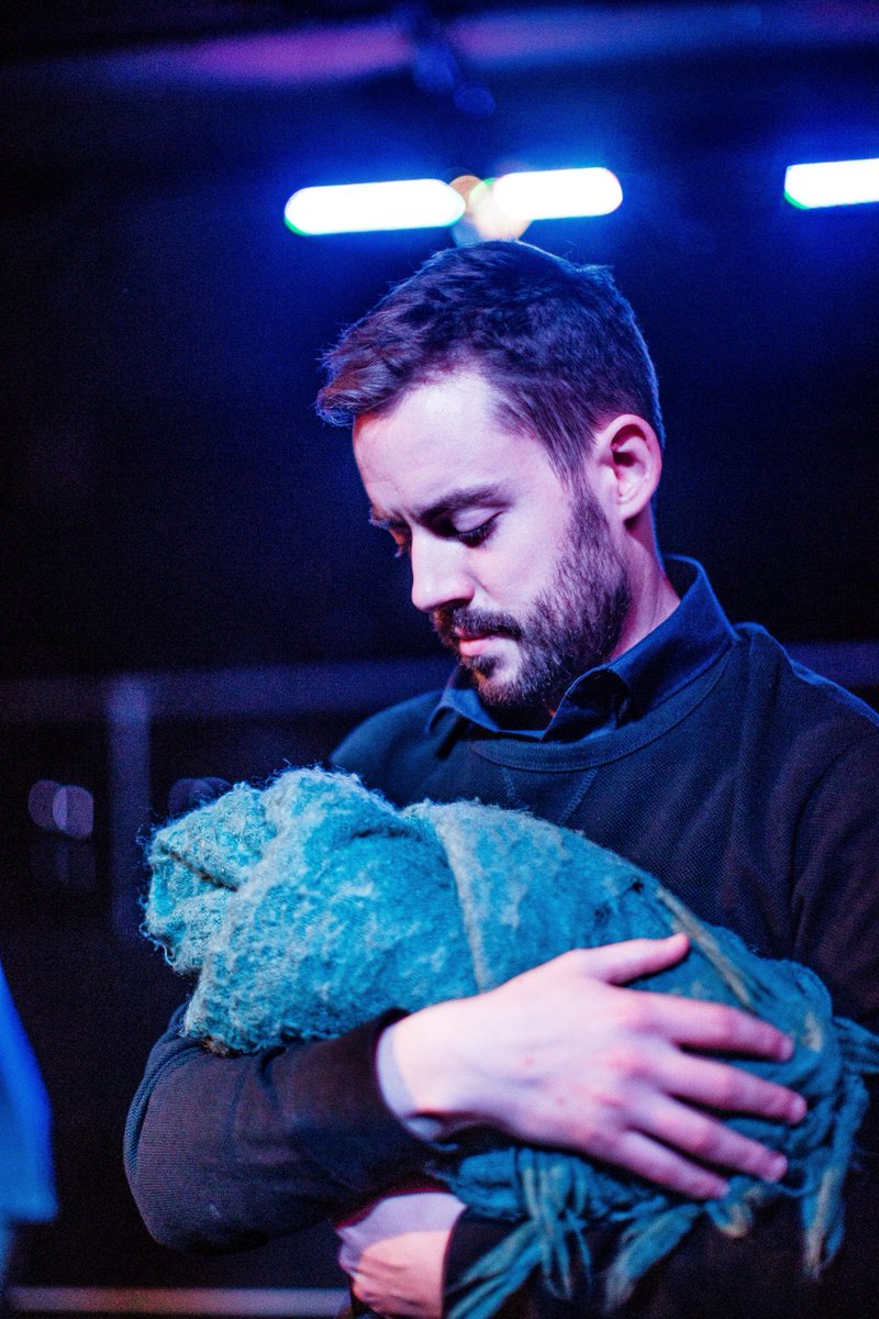 SleeplessTC's tweet photo. Delighted to confirm that our FULL Edinburgh Fringe cast are returning for @IncomingFest!!
You can see #NineFootNine on
27 June @tftheatres
29 June @HOME_mcr
30 June @newdiorama
Get tickets for the show NOW for ยฃ5: https://t.co/Toophbfe9w https://t.co/9priBLUDv2