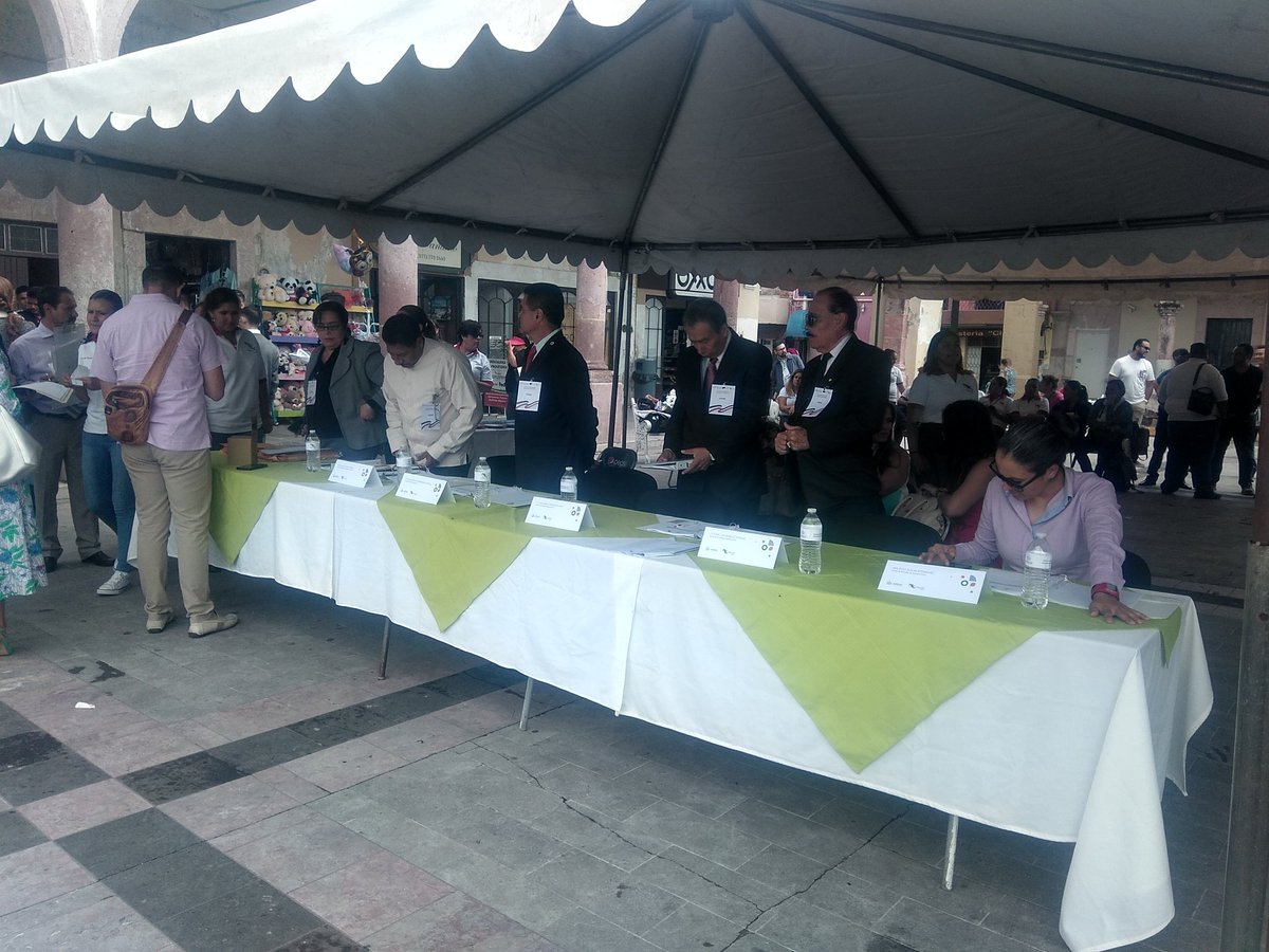 CecytejCocula's tweet photo. A unos instantes de iniciar el concurso Estatal de Escoltas CECyTEJ 2019 https://t.co/clqCXXplri