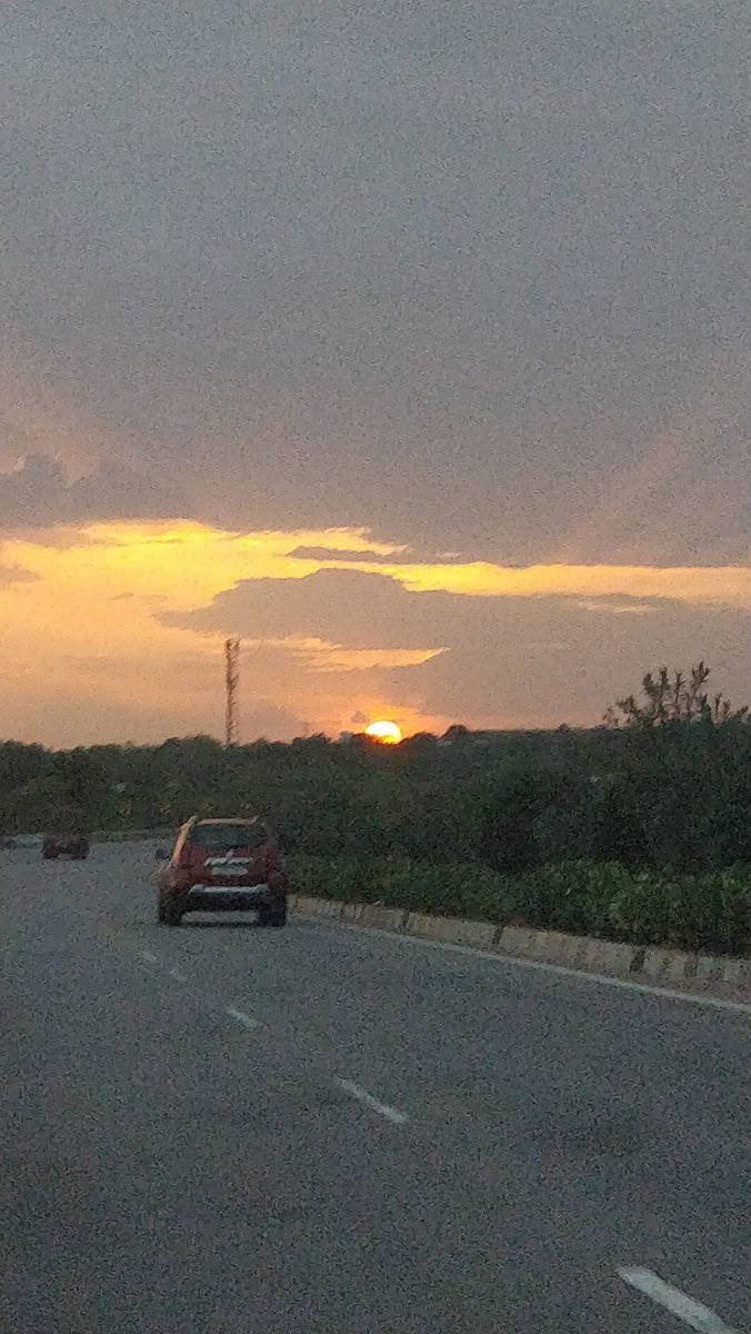 A_NoNonsense's tweet photo. Most beautiful sunset I have ever seen... My picture doesn't say it all... It all stuck in my eyes!! #Hyderabad #orr #sunset #commutediaries https://t.co/YZ96ZYwXKt