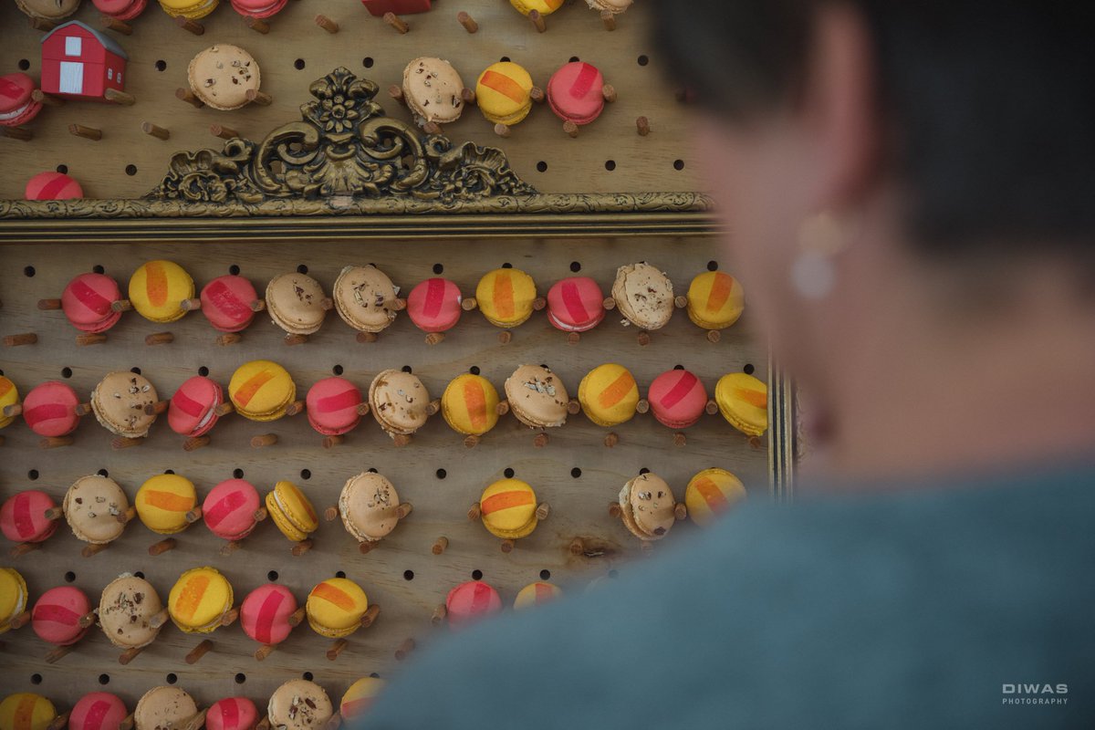 ChefShelby's tweet photo. Thinking about trying something new? How about a wall of Foodz wine-infused macaroons. They are sweet, stylish, and a complete hit at our Open House. 
#wineinfused #craftycatering #seattlecatering #seattlecaterer #seattleevents #macaroons #deliciousfood https://t.co/JysvewiGPE