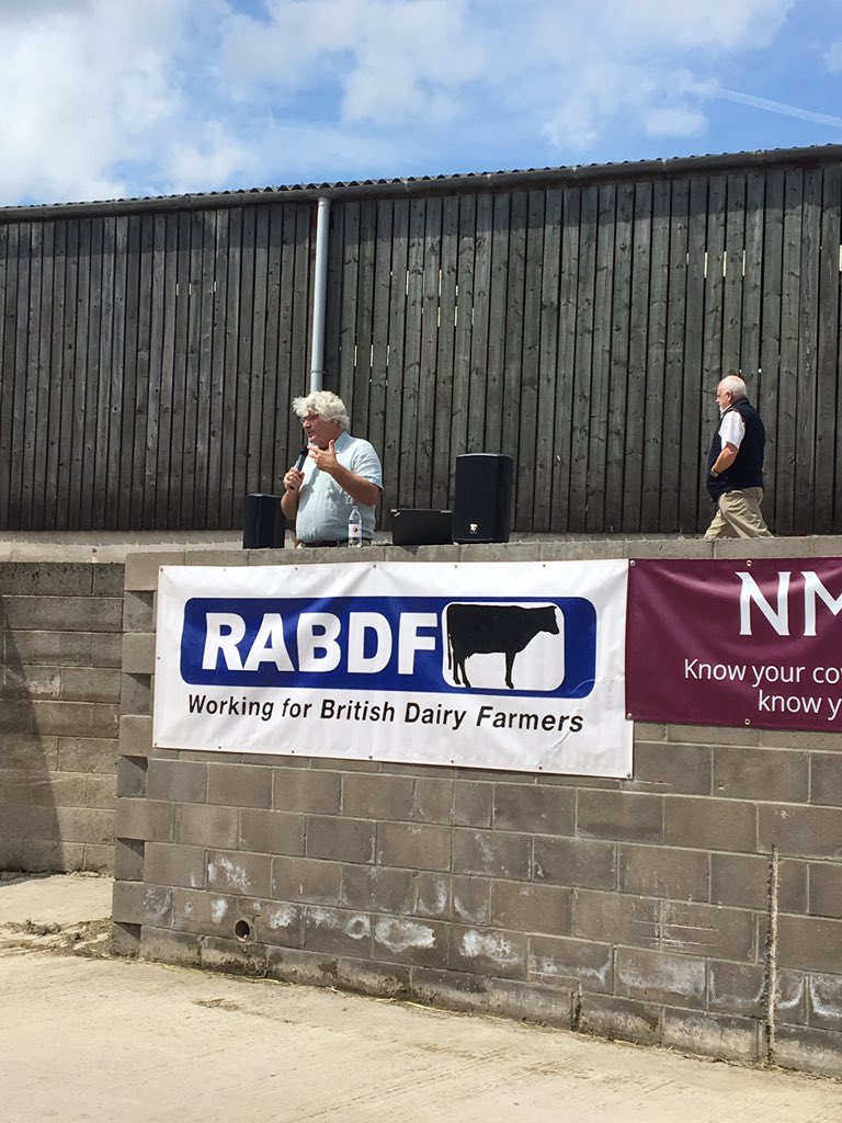 AgriIzak's tweet image. @JPReynoldsDVM doing his last on farm talk on #Youngstock #Welfare @theRABDF @PhilipMetcalfe1 #GoldCup you can still catch him @TotalDairy Thanks to sponsors @VetPartnersLtd @sellmylivestock @BoehringerMEA #CEVA