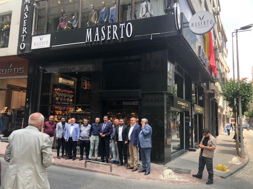 Kendini milletine hizmet etmeye adayan siyasetçiye DEVLET ADAMI denir. Milletin kendisine hizmet etmesi gerektiğini düşünen devlet adamına ise siyasetçi...