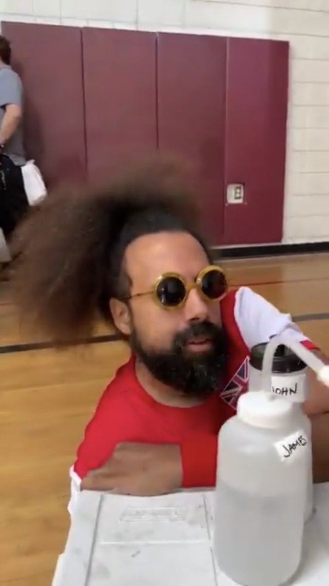 redSwiftgreenEd's tweet photo. LateLateShowに出てくるこの方
名前知ってる人います？？？ https://t.co/NqtCTxdtrp