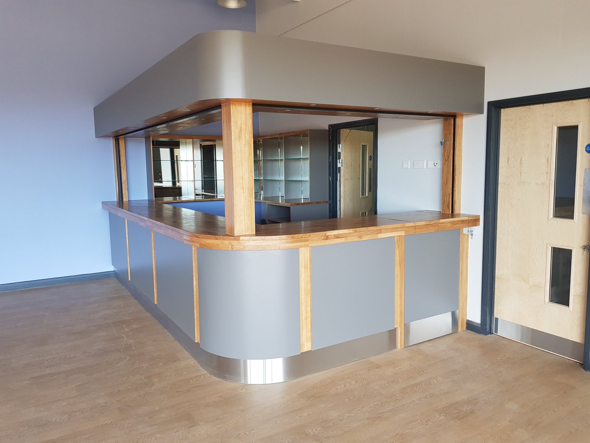 SPSINTERIORSUK's tweet photo. Manufacture and Installation of new bar area within The Hertfordshire and Essex High School, Bishops Stortford #bespoke#design#joinery#project#bar https://t.co/hR9Dec7sUn