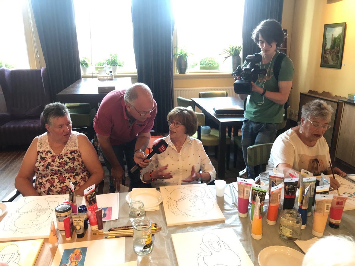 WiN_JannieHwng's tweet photo. RTV Drenthe op bezoek bij het schilderen met mantelzorgers in #TrefpuntScheepstra in #Roden. Programma #OpTjak https://t.co/wV6vS9GXUT