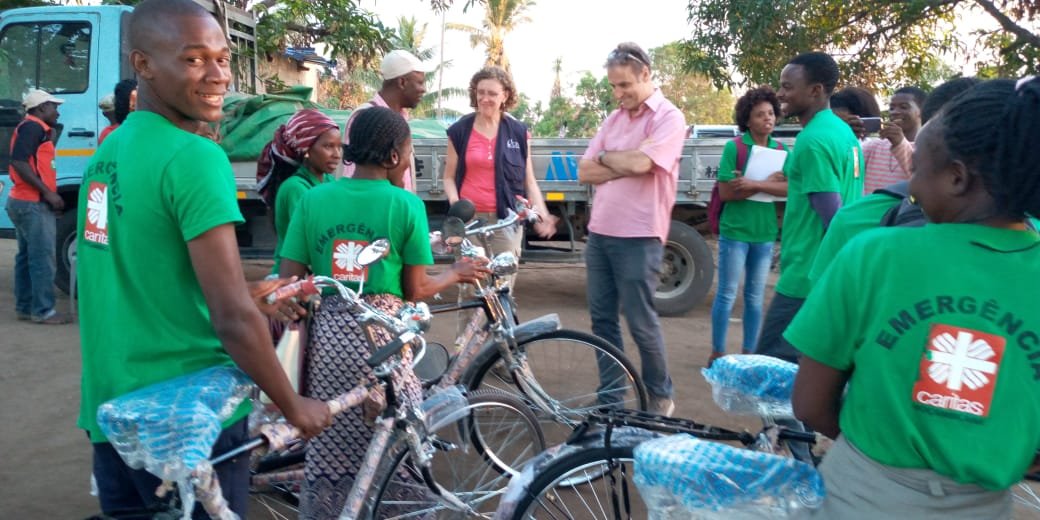 A Caritas Diocesana da Beira, na resposta humanitária, em parceria com a CRS potencia equipe de activistas locais no Posto Administrativo de Tica, Distrito de Nhamatanda, providenciado meios de locomoção para alavancar as actividades.