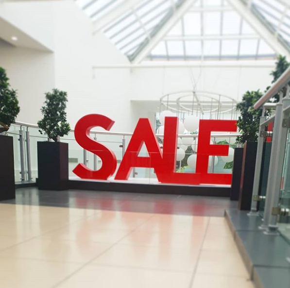 LG__Display's tweet image. Here's the latest #bespoke #lettering to leave 
@LG__Display. Now in situ at York's McArthur Glen Designer Outlet! Now for a bit of shopping...
#props #SaleNowOn