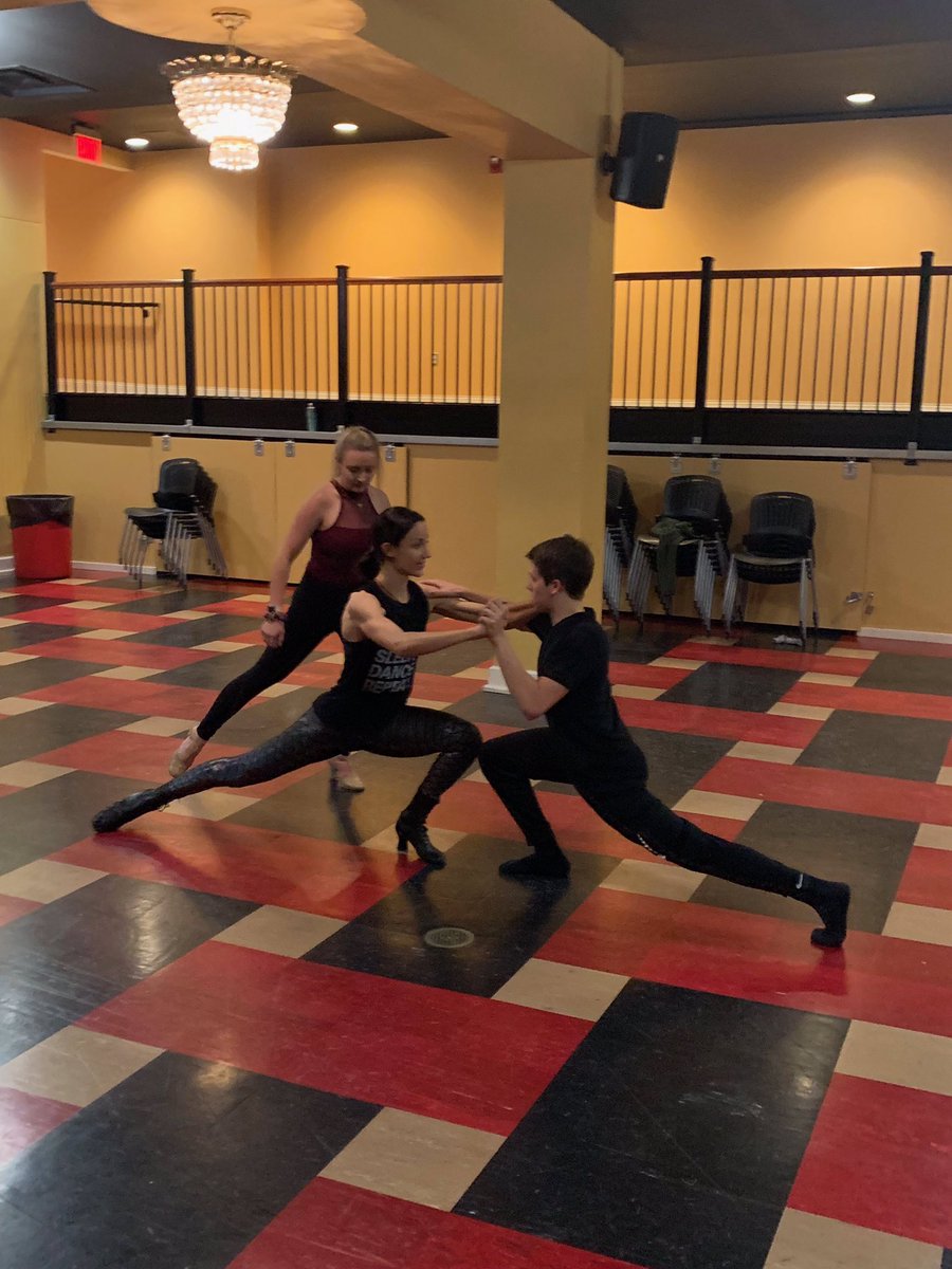 omticolumbus's tweet photo. Our students had an INCREDIBLE time with Broadway veteran Beth Nicely! Beth, thank you so much for coming back and joining us again here in Ohio! If you haven’t gotten your tickets for #ChicagoOMTI yet, get them NOW at https://t.co/UwIYSdfSEd! 🎼💃🏻 https://t.co/99mmZh1jlm