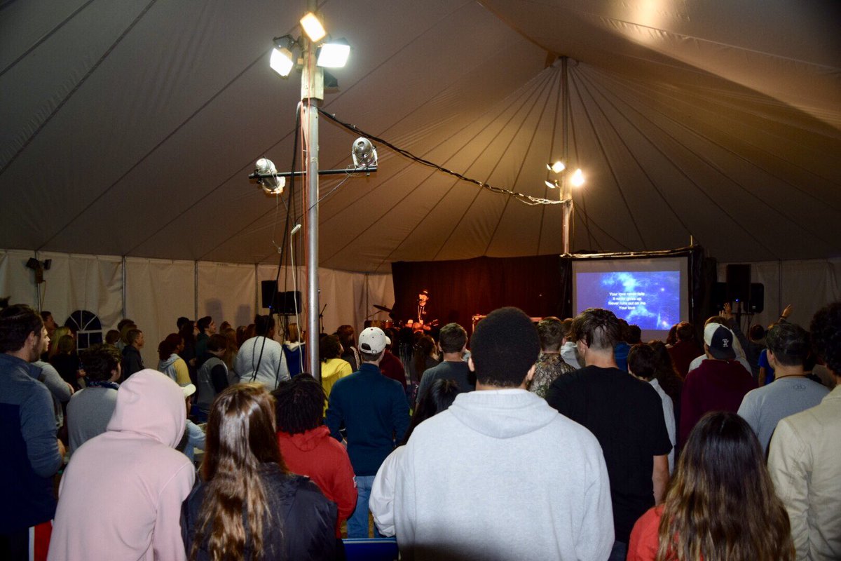 fields_students's tweet photo. After driving yesterday, we arrived at camp, ate dinner, unloaded, and had a time of worship. We can’t wait for our first full day at camp! https://t.co/zpuDbV3Utw