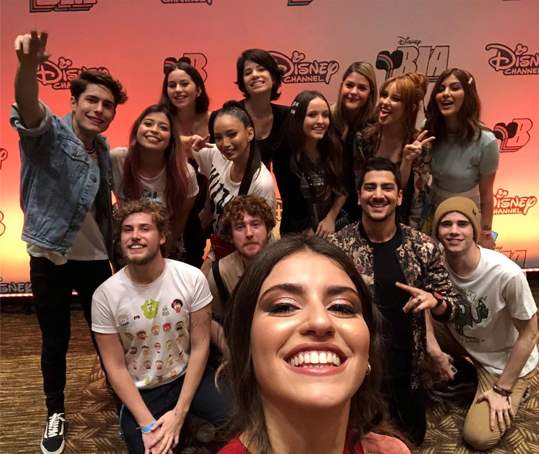 songzuerfan23's tweet photo. mi mejor elenco del mundo ππππππππππππβΊβΊβΊππππππππ#disneybia #bstage #binuel #disneychannel #laix #laixlife #fundoom #chicos #chicas #isolio #bia2019 #disneybia2019 #bia2019 #disney #TourBia2019 https://t.co/RCWXSqemyE