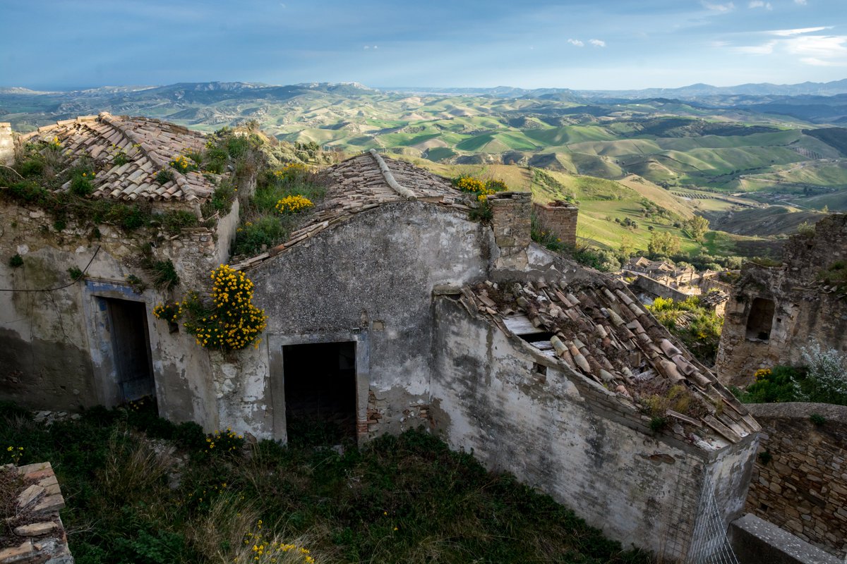 cracomuseum's tweet photo. Views of the last spring in Craco, #ghostown #photography #landscapephotography #SpringDay #abandoned #urbex https://t.co/8i8BNIyoEX