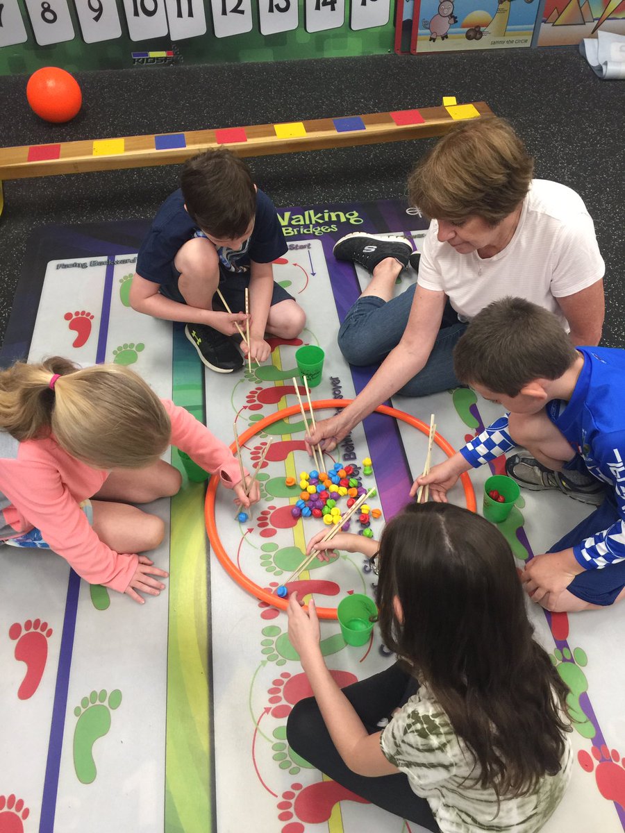 mrsramus's tweet photo. Mrs. Long is showing our second graders how it’s done. #parkavepride https://t.co/Bm3eFRMFpj